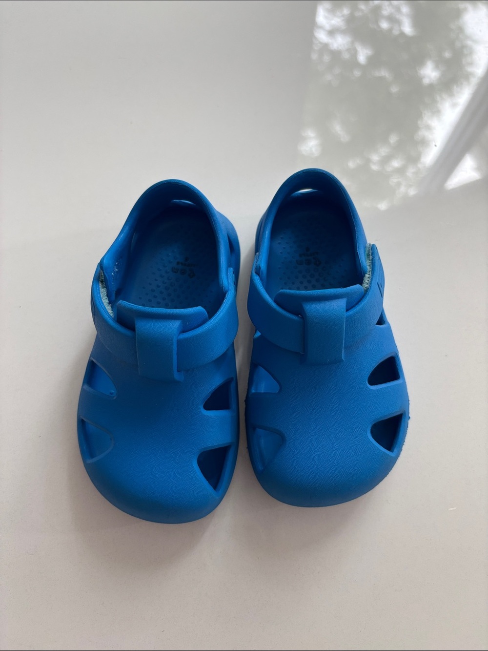 Ten Little Splash Sandals Size 6 in Bright Blue